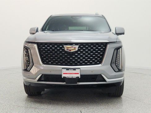 Used 2025 Cadillac Escalade Premium Luxury AWD/4WD image 2