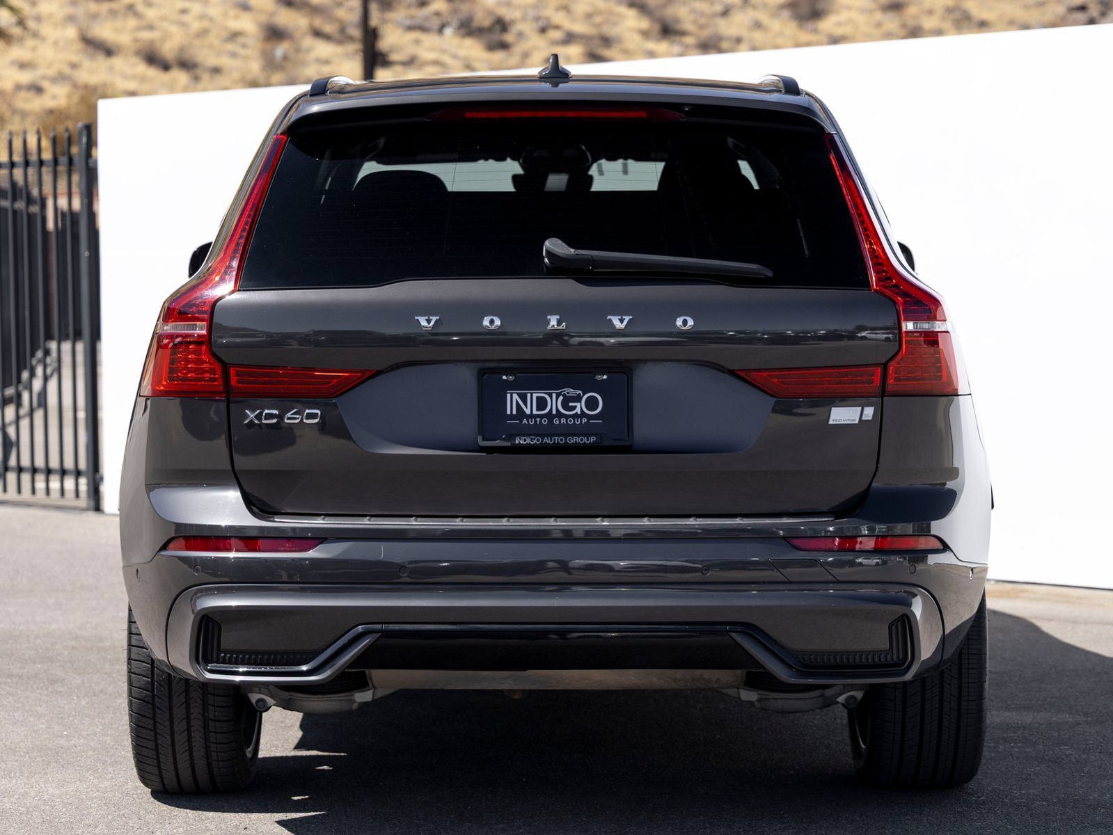 Used 2022 Volvo XC60 T8 R-Design w/ Advanced Package AWD/4WD image 6