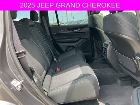 Used 2025 Jeep Grand Cherokee Laredo X RWD image 14