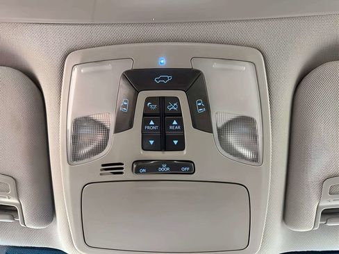 Used 2017 Toyota Sienna Limited AWD/4WD image 36