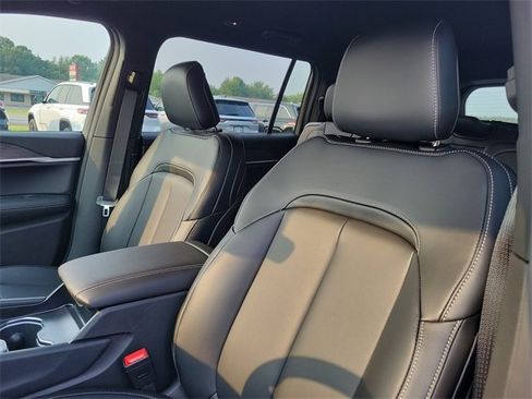 New 2025 Jeep Grand Cherokee L Limited w/ Black Appearance Package image 18