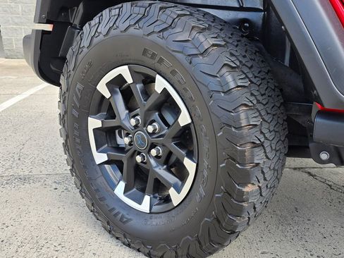 Used 2025 Jeep Wrangler Unlimited Rubicon 4xe w/ Convenience Group AWD/4WD image 18