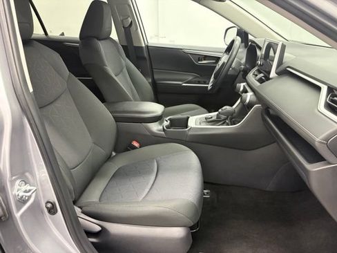 Used 2025 Toyota RAV4 XLE AWD/4WD image 34