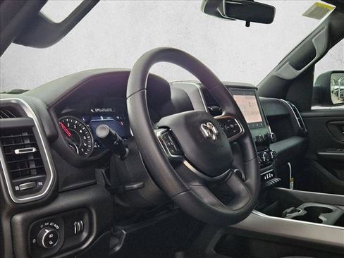 New 2026 RAM 1500 Express AWD/4WD image 3