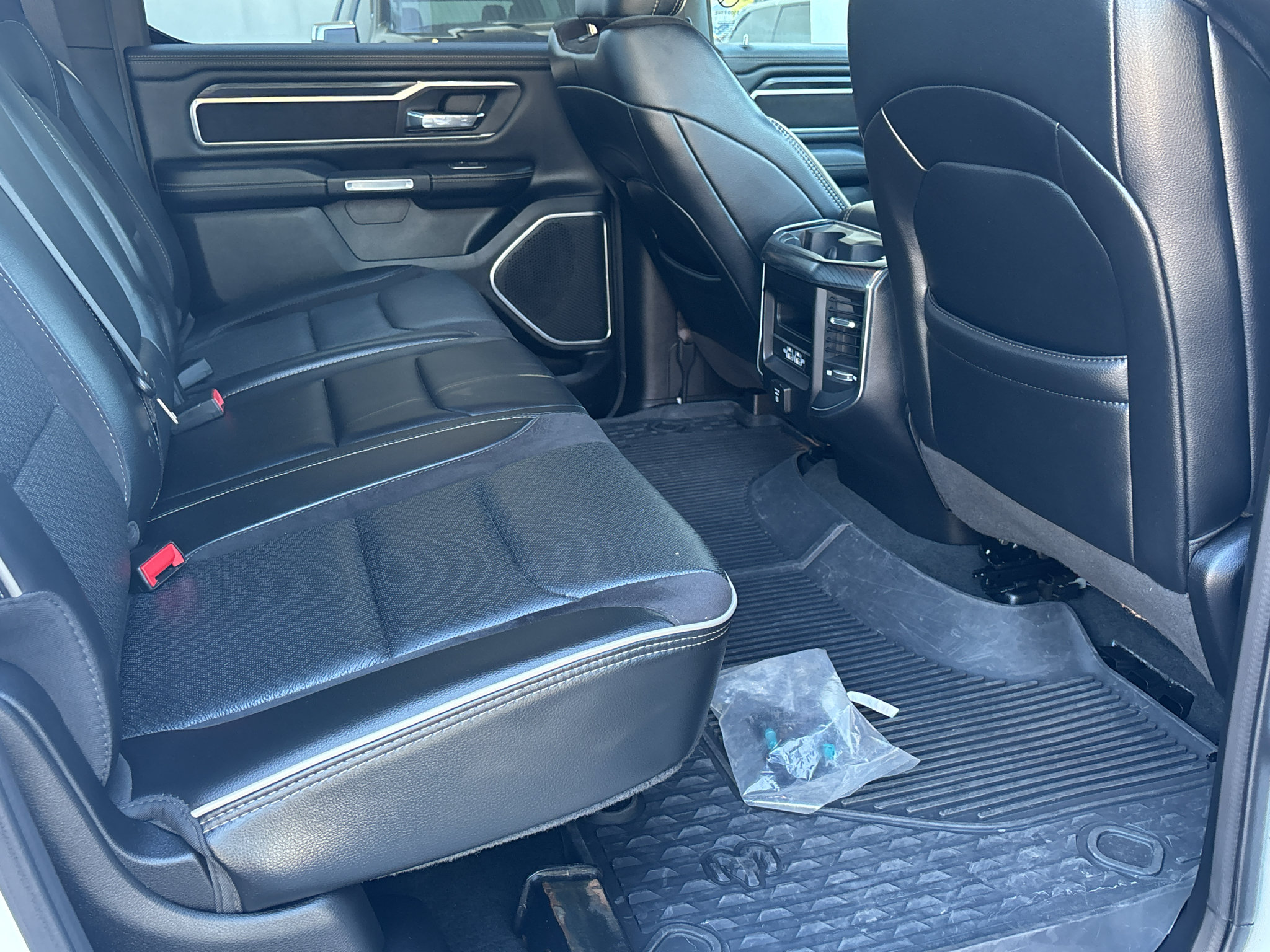 Used 2023 RAM 1500 Laramie AWD/4WD image 18