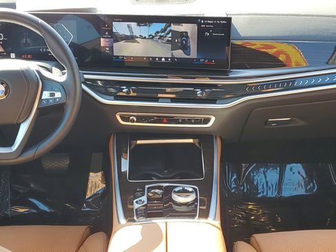 Used 2024 BMW X5 xDrive40i w/ Executive Package image 17