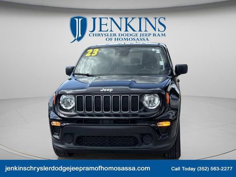 Certified 2023 Jeep Renegade Latitude AWD/4WD image 11