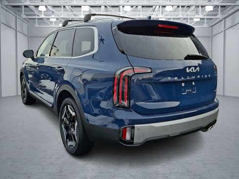 Used 2023 Kia Telluride EX w/ EX Captain's Chair Package image 4