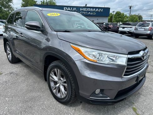 Used 2014 Toyota Highlander XLE AWD/4WD image 1