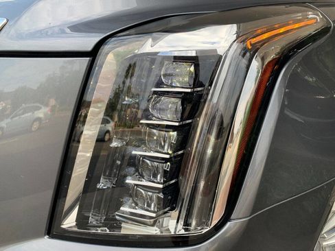 Used 2018 Cadillac Escalade Platinum RWD image 12