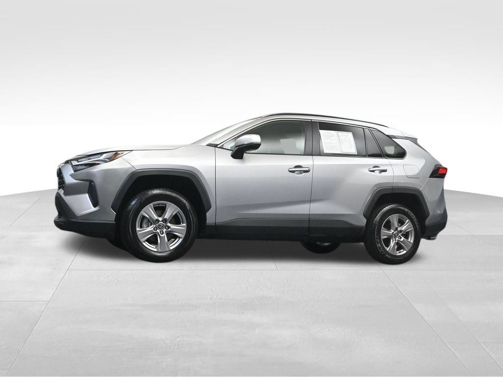 Used 2025 Toyota RAV4 XLE FWD image 25