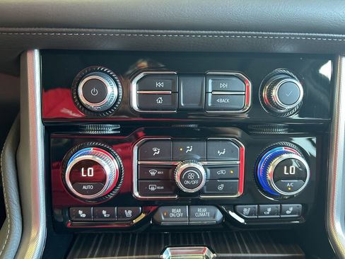 Used 2024 GMC Yukon XL Denali w/ Advanced Technology Package AWD/4WD image 20