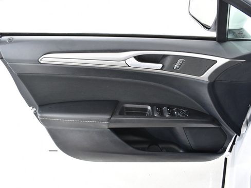 Used 2020 Ford Fusion SE image 25