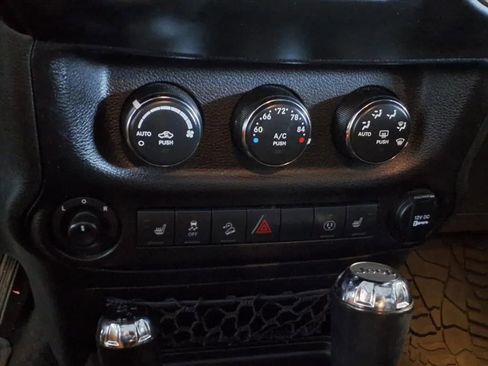 Used 2017 Jeep Wrangler Unlimited Sahara AWD/4WD image 21
