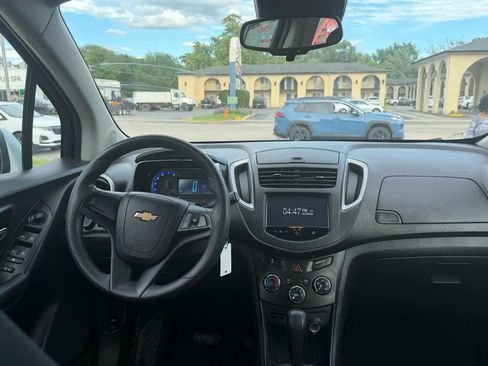 Used 2016 Chevrolet Trax LS FWD image 25