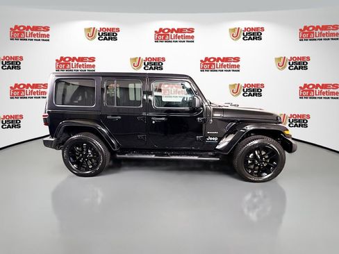 Used 2023 Jeep Wrangler Unlimited Sahara AWD/4WD image 15