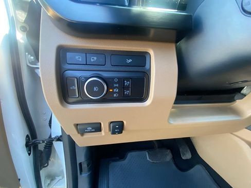 Used 2024 Ford F250 Lariat w/ Black Appearance Package AWD/4WD image 12