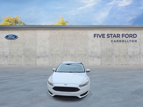 Used 2017 Ford Focus SE FWD image 3
