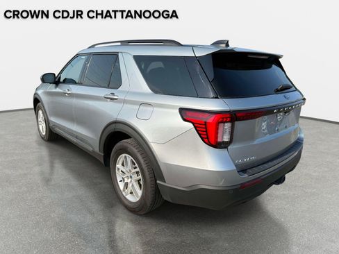 Used 2025 Ford Explorer Active AWD/4WD image 4