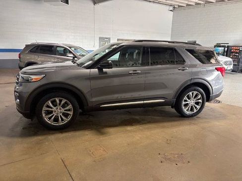 Certified 2023 Ford Explorer XLT w/ Equipment Group 202A AWD/4WD image 3