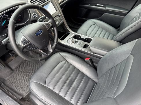 Used 2017 Ford Fusion SE w/ Fusion SE Technology Package AWD/4WD image 13
