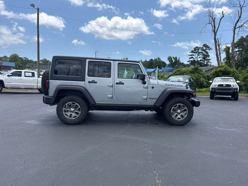 Used 2016 Jeep Wrangler Unlimited Rubicon w/ Connectivity Group AWD/4WD image 6