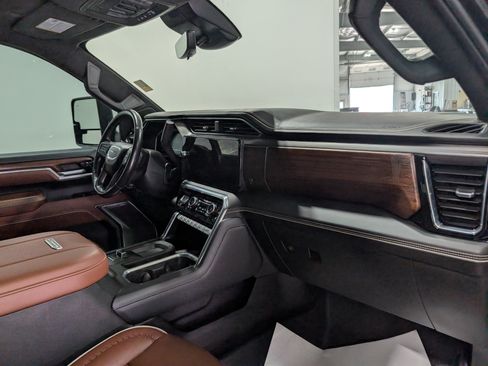Used 2024 GMC Sierra 2500 Denali Ultimate AWD/4WD image 16