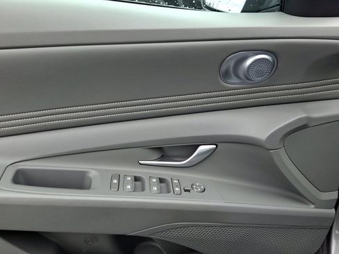 Used 2023 Hyundai Elantra SEL w/ Convenience Package image 12