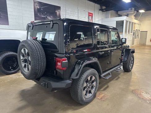 Used 2019 Jeep Wrangler Unlimited Sahara image 3