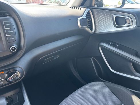 Used 2025 Kia Soul LX w/ LX Technology Package FWD image 33