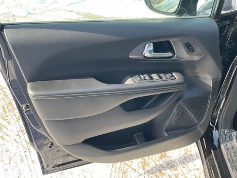 New 2026 Chrysler Pacifica Select image 17