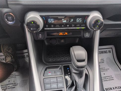 Certified 2025 Toyota RAV4 XLE AWD/4WD image 18