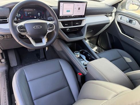 New 2026 Ford Explorer Active RWD image 8