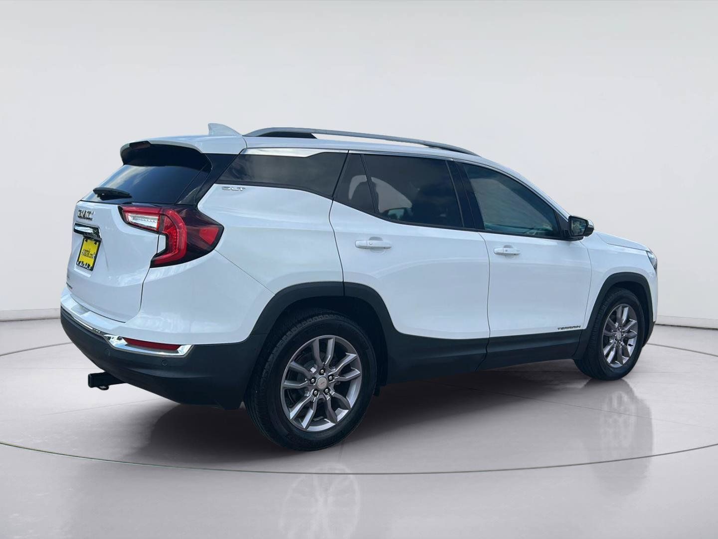 Used 2023 GMC Terrain SLT w/ Tech Package FWD image 4