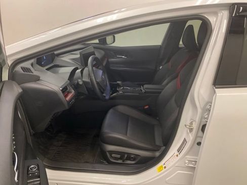 Used 2024 Toyota Prius Prime Premium w/ Advanced Technology Package FWD image 8