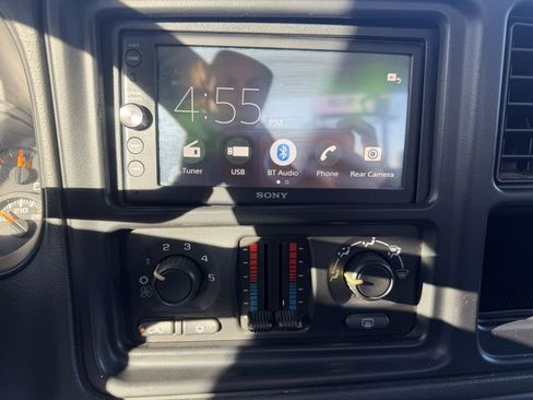 Used 2004 GMC Sierra 2500 SLE w/ Heavy-Duty Power Package image 15