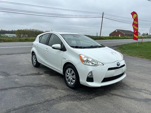 Used 2012 Toyota Prius C Three image 3