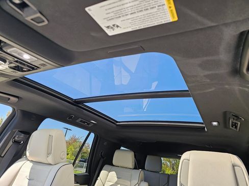 New 2026 Cadillac Escalade Sport w/ LPO, ONYX Package AWD/4WD image 24