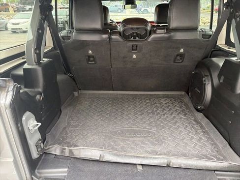 Used 2019 Jeep Wrangler Unlimited Rubicon AWD/4WD image 8