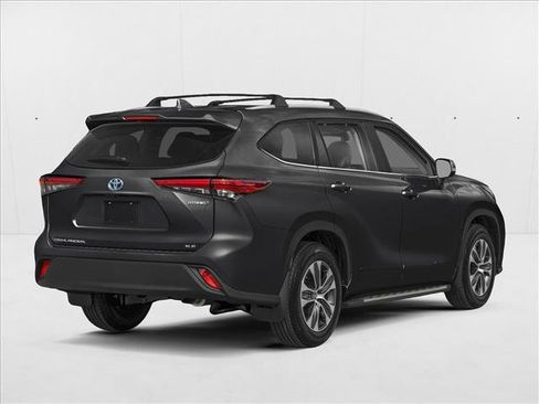 New 2026 Toyota Highlander XLE AWD/4WD image 2