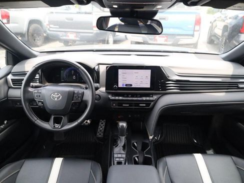Used 2025 Toyota Camry SE FWD image 6