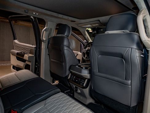 Used 2026 Ford F350 Platinum w/ Platinum Plus Package image 30