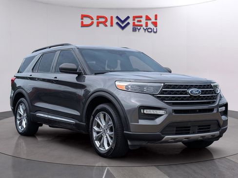 Used 2020 Ford Explorer XLT w/ Equipment Group 202A image 7