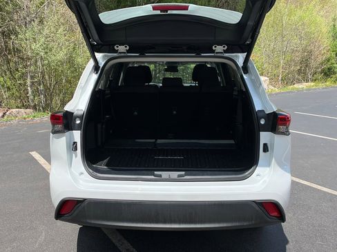 Used 2023 Toyota Highlander LE FWD image 10