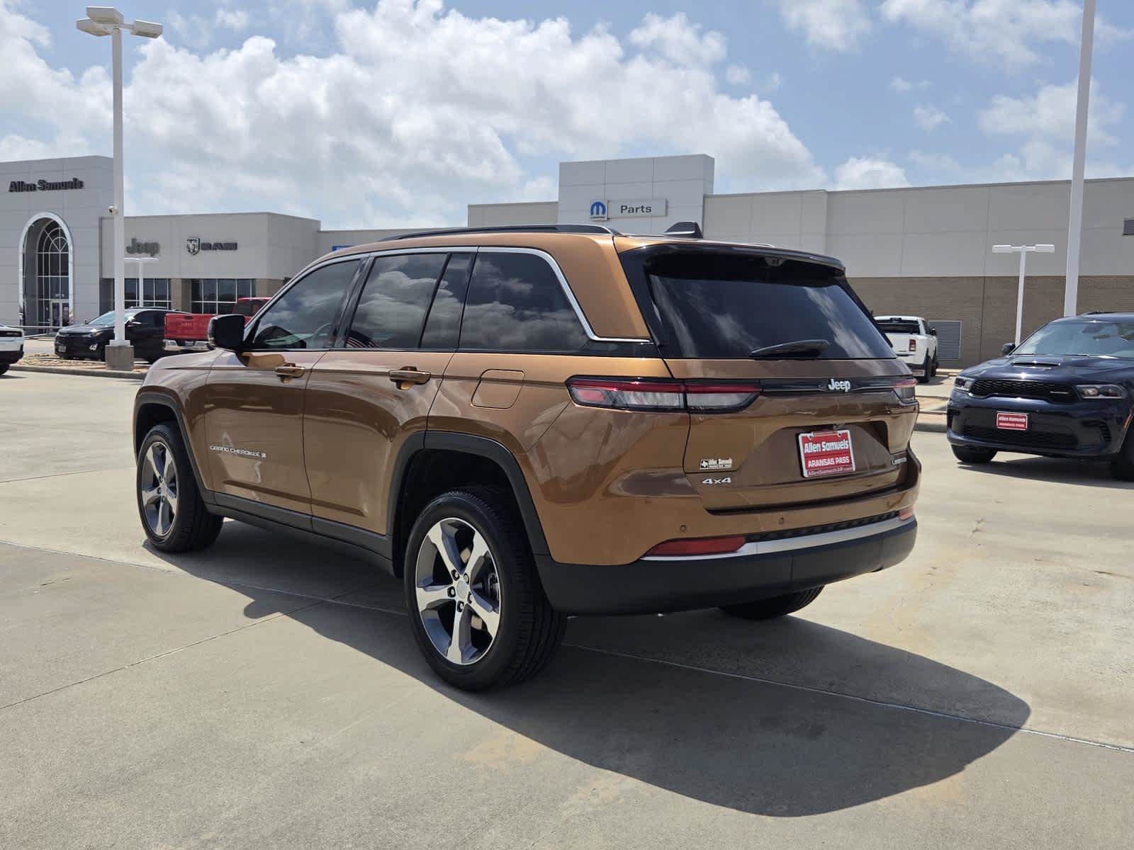 New 2026 Jeep Grand Cherokee Limited AWD/4WD image 3