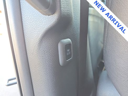 Used 2025 Toyota Sienna Platinum image 40