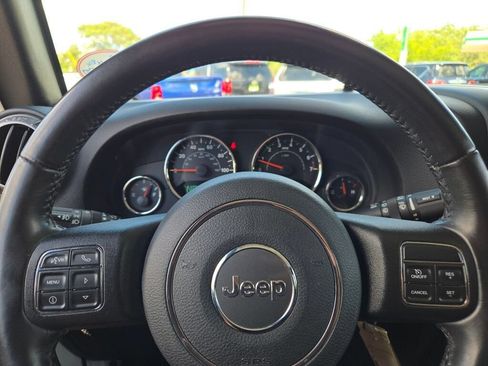 Used 2018 Jeep Wrangler Unlimited Sport S AWD/4WD image 32