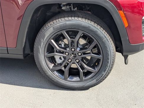 New 2025 Jeep Grand Cherokee Limited image 11