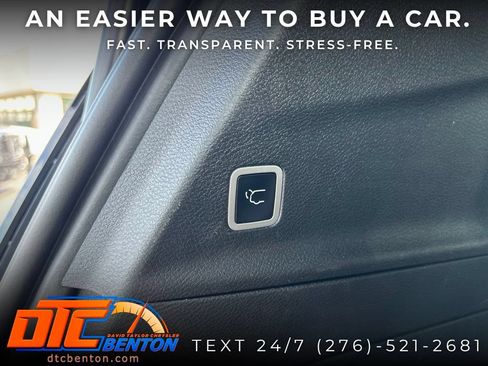 Used 2025 Chrysler Pacifica Select FWD image 32