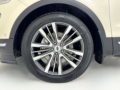 Used 2018 Ford Explorer Platinum AWD/4WD image 32